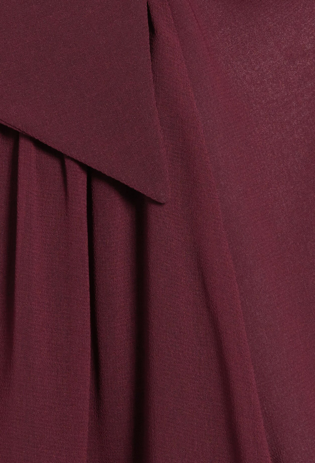 Kurzes, fließendes Kleid