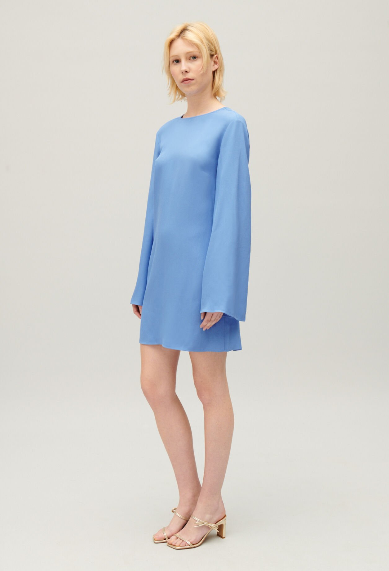 Kurzes Kleid Rückenausschnitt Lavendel