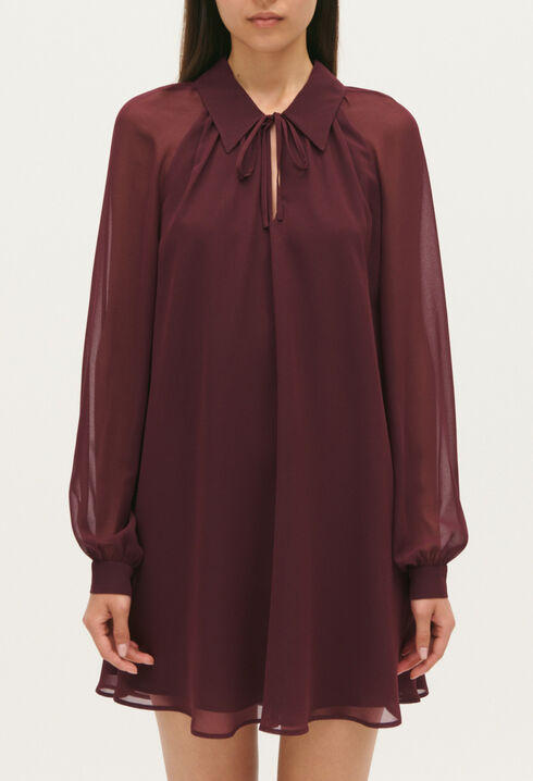 Kurzes, fließendes Kleid