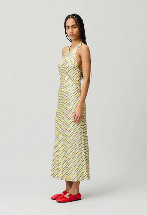 Langes, satiniertes Kleid