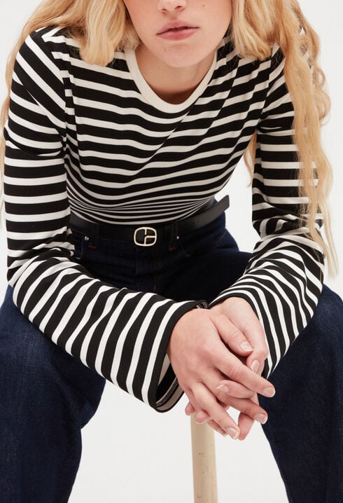 Zweifarbiges gestreiftes T-Shirt