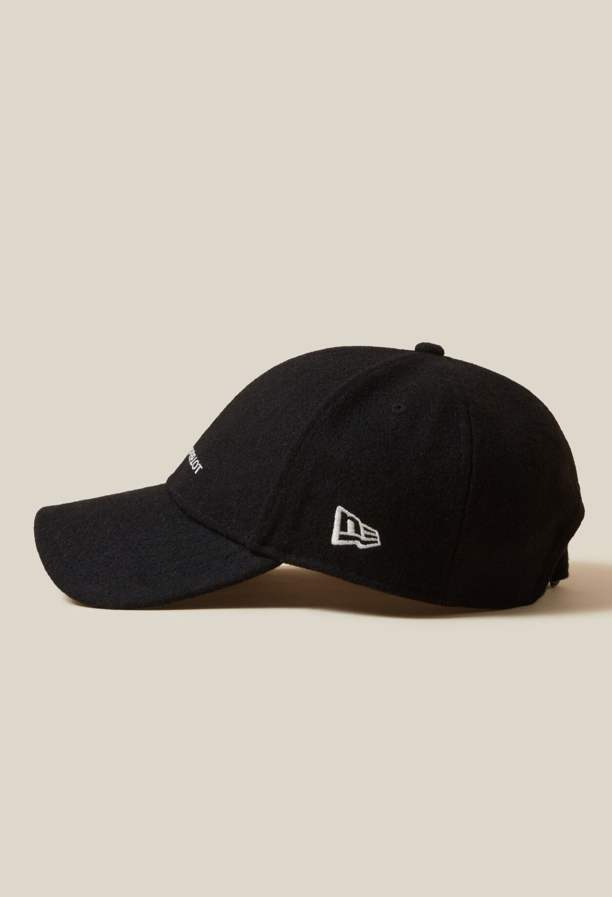 Schwarzes Cap mit Claudie Pierlot-Logo