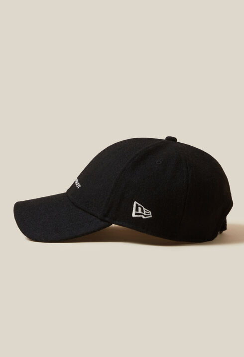 Schwarzes Cap mit Claudie Pierlot-Logo
