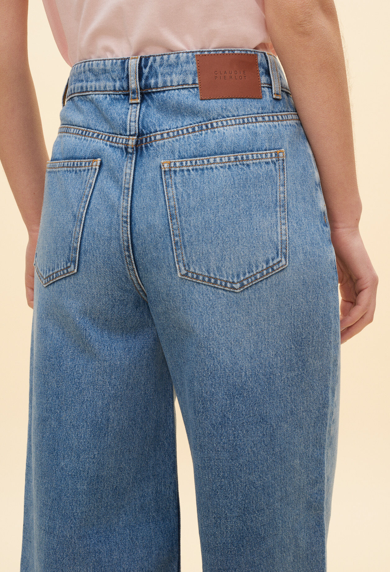 Ausgestellte Jeans-Bermudashorts
