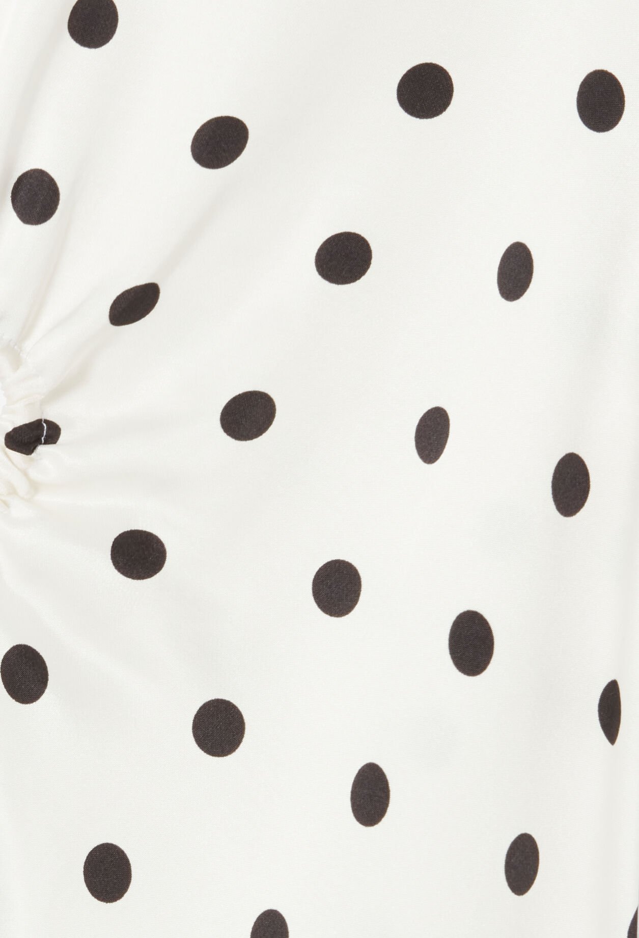 Langes Satinkleid mit Punkten