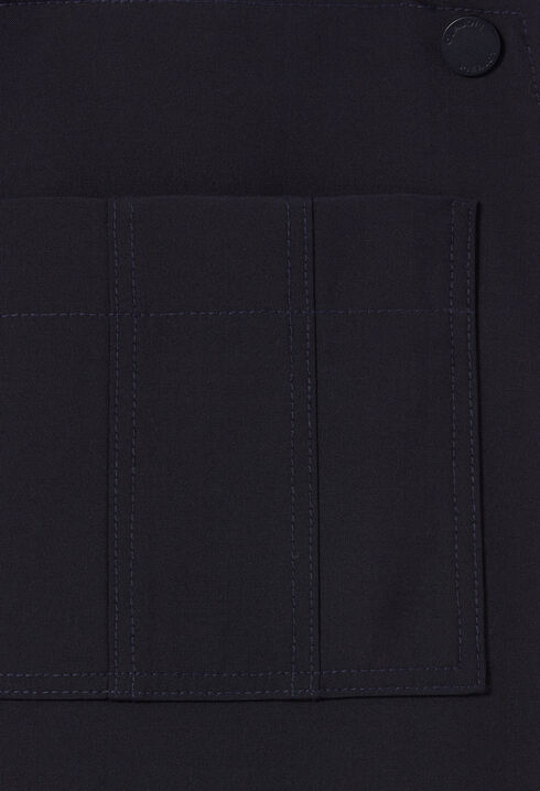 Kurzes Latzkleid