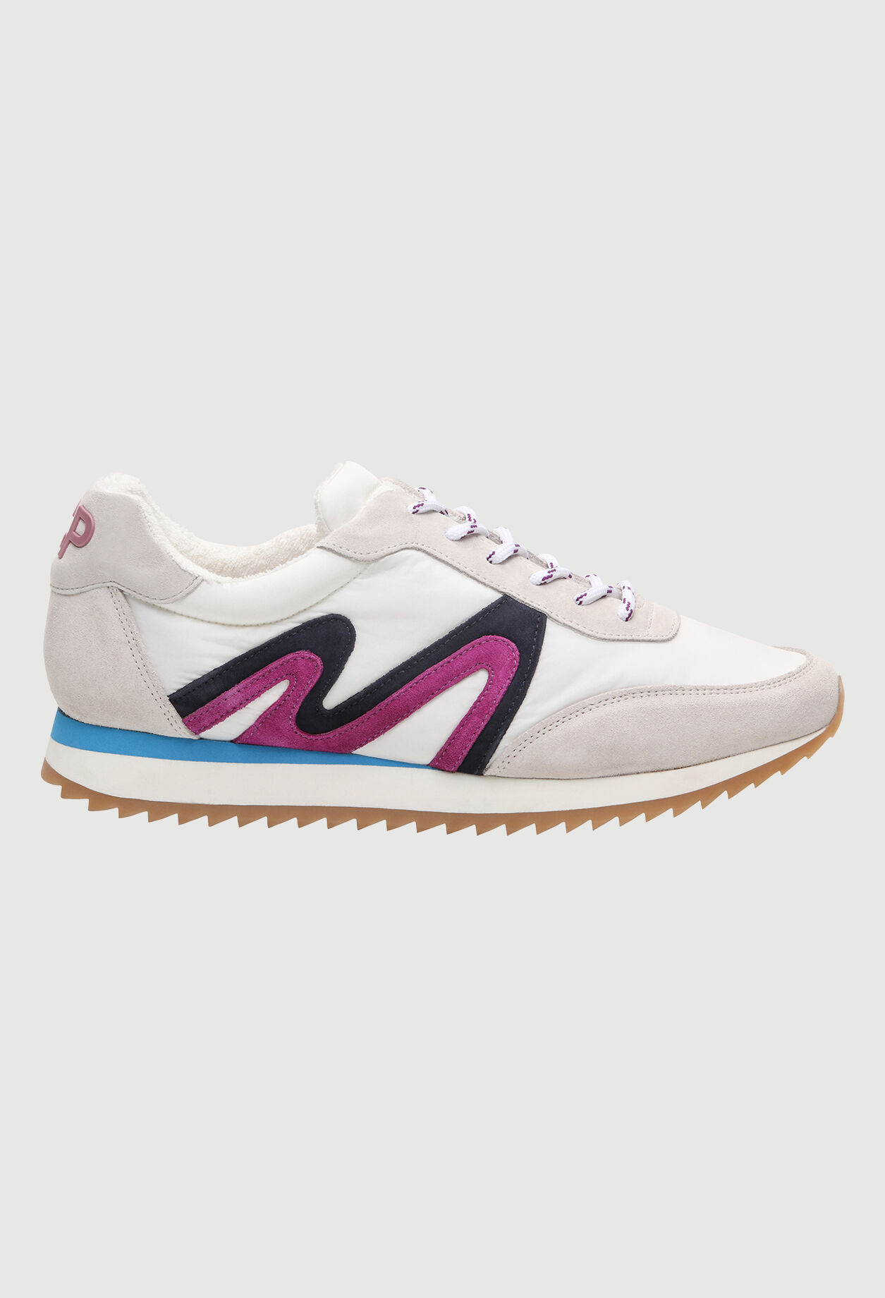 Klassische Sneakers mit Schnürsenkeln