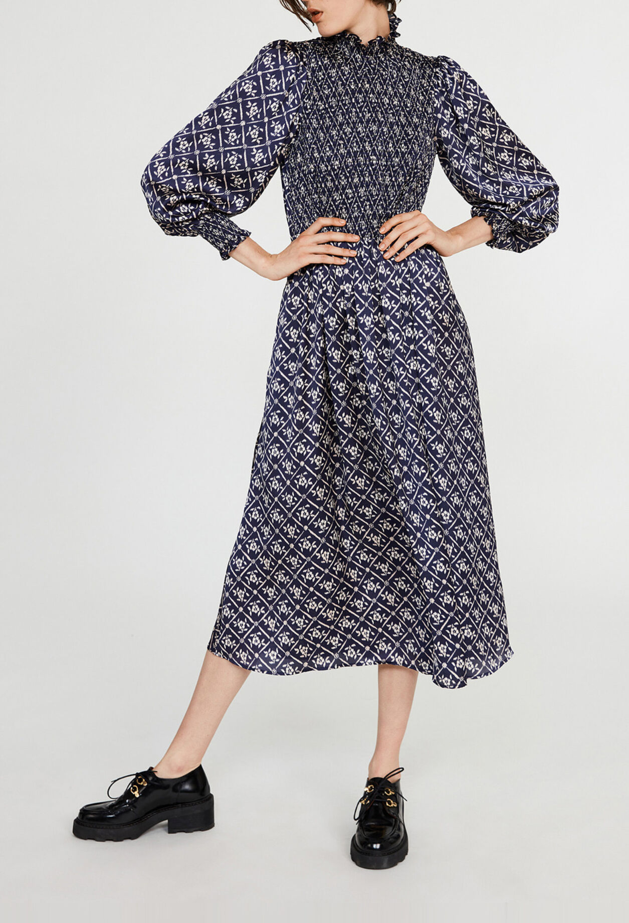 Kleid mit Stehkragen
