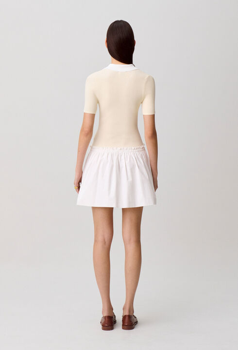 Kurzes Kleid im Materialmix