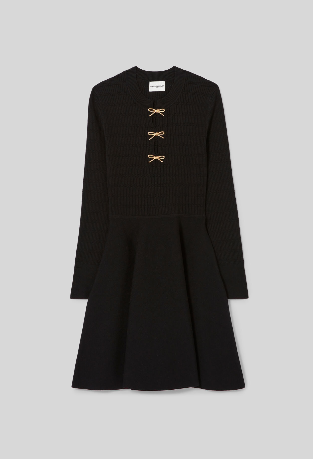 Kurzes Strickkleid mit Knoten