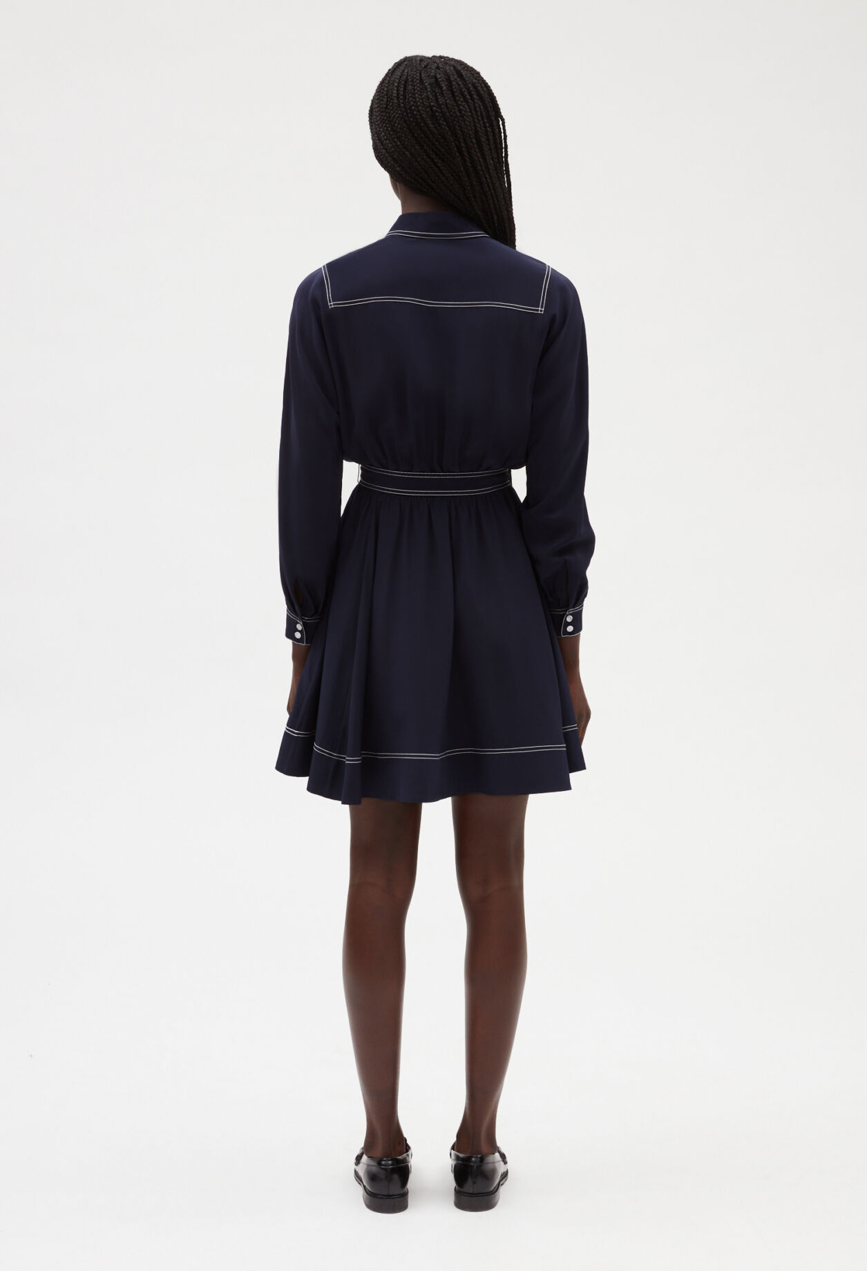 Kurzes Seidenkleid langen Ärmeln blau
