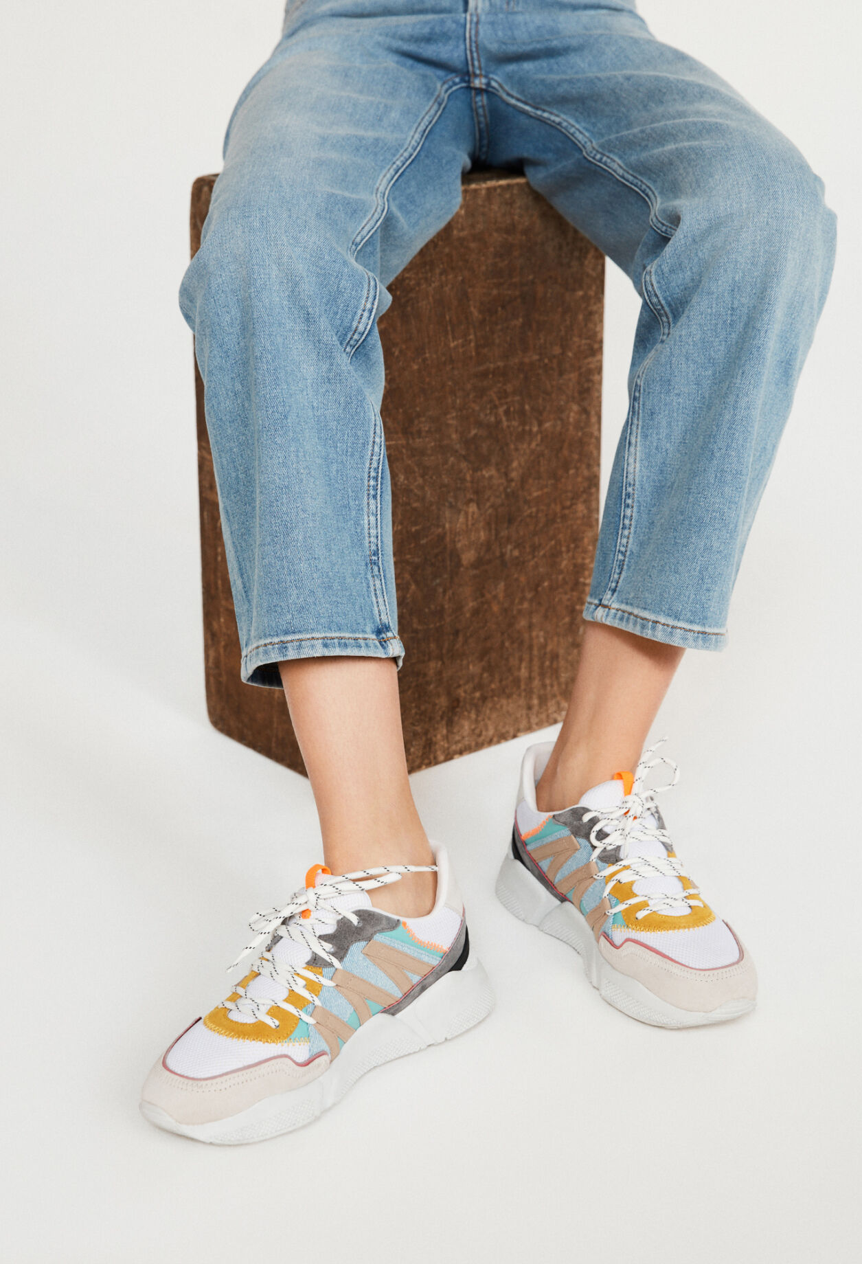 Grafische Sneakers  Öko-Leder