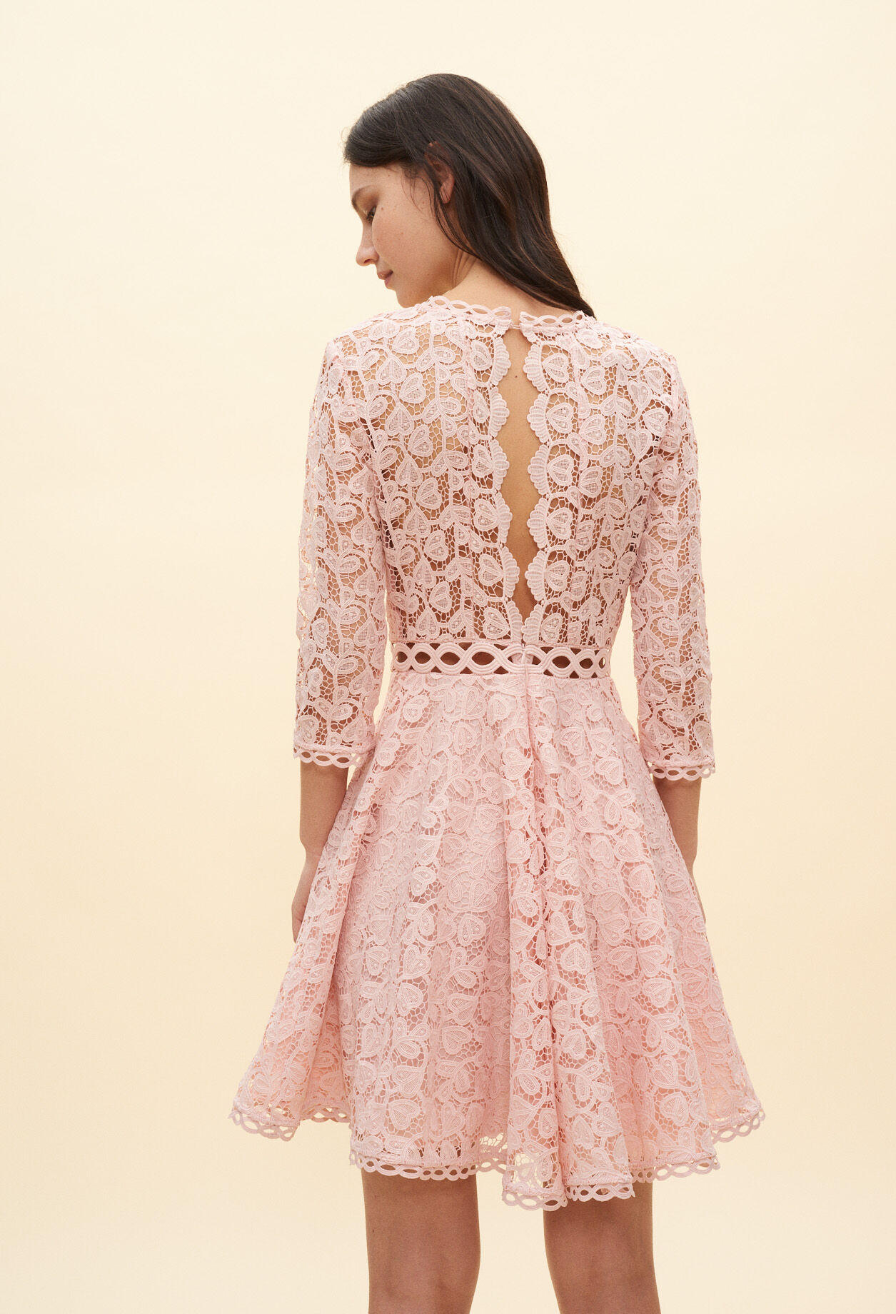 Kurzes Kleid aus Spitze