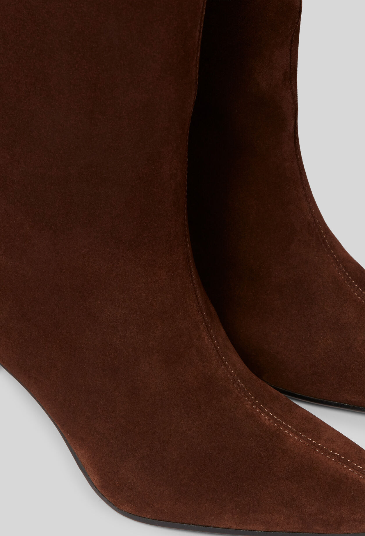 Absatzstiefel aus Wildleder