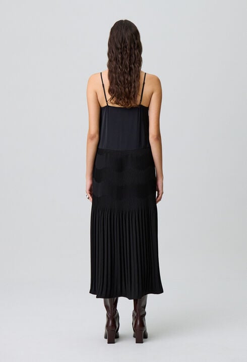 Langes, fließendes Trägerkleid