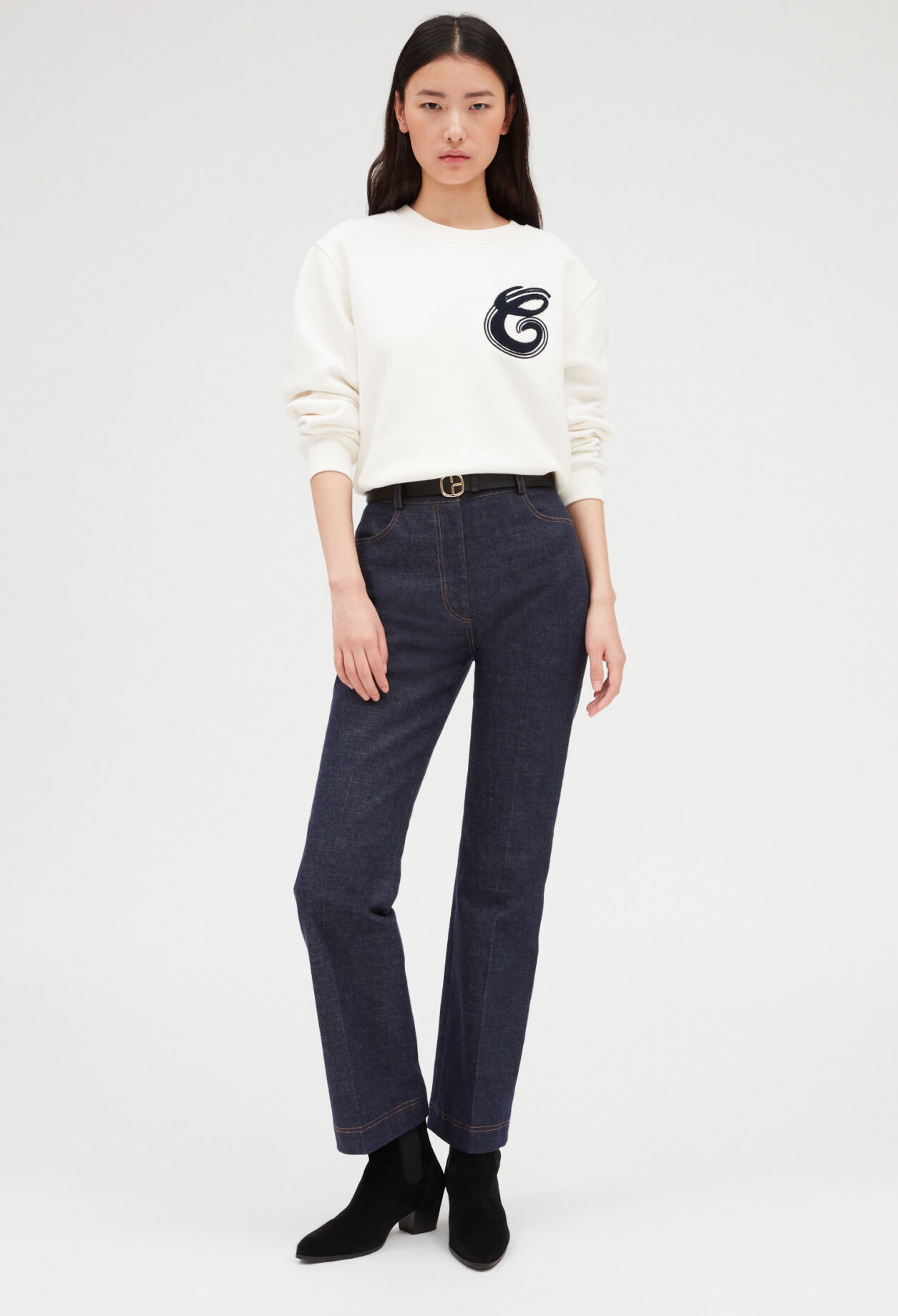 Ecru farbenes Sweatshirt mit C-Patch