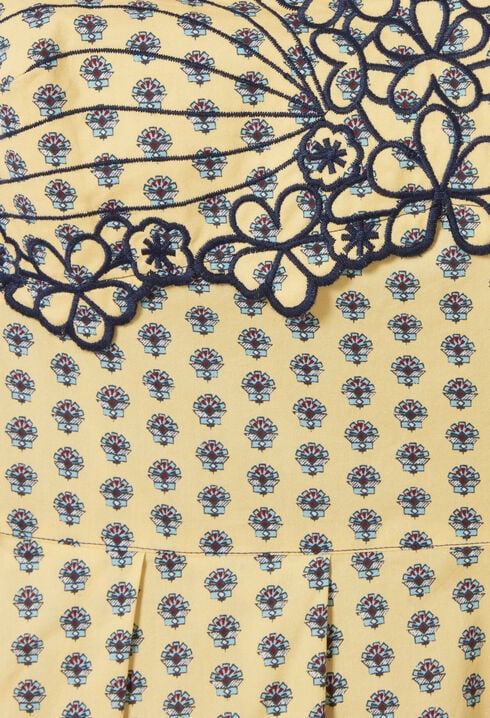 Langes Kleid mit tiefem Ausschnitt