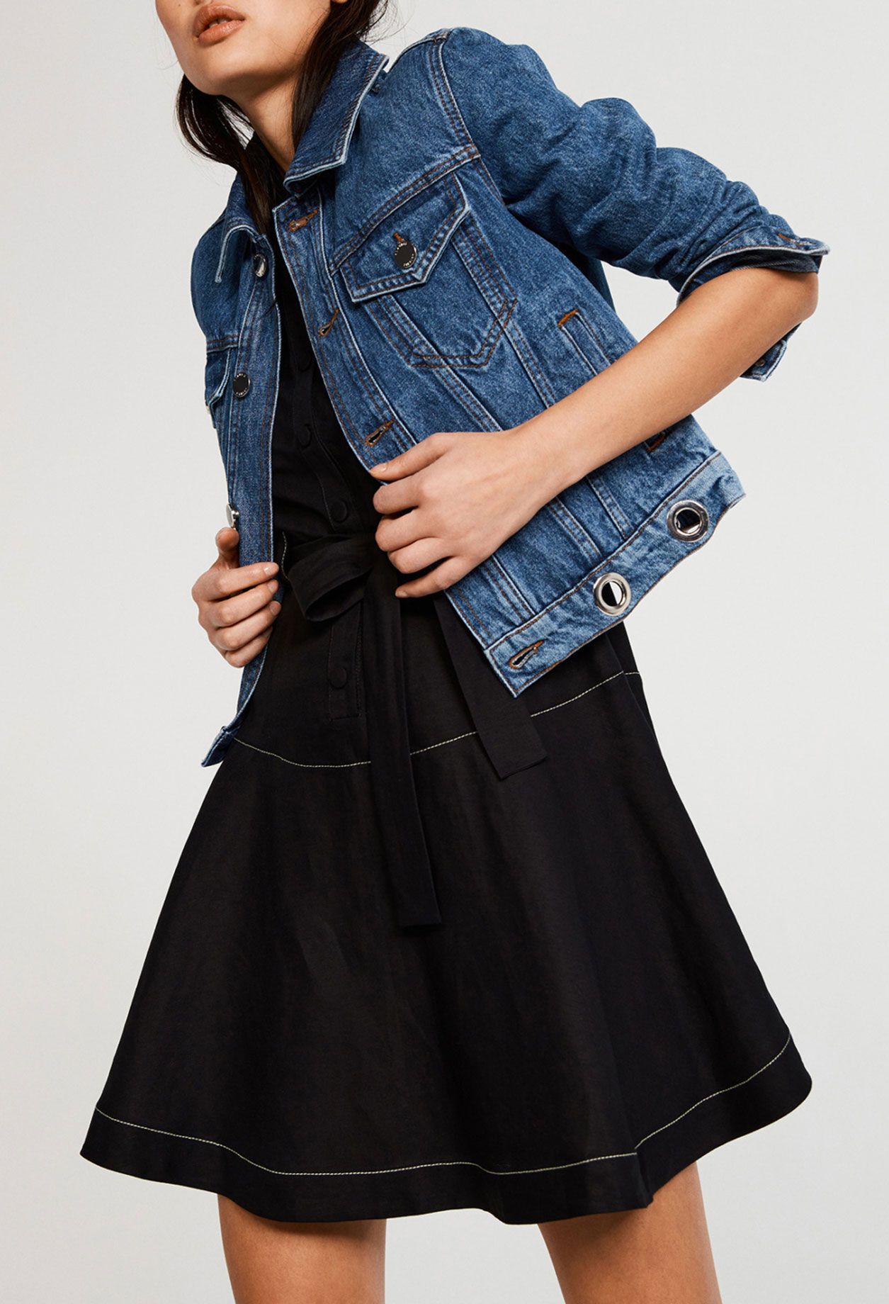 Kurzes, tailliertes Kleid