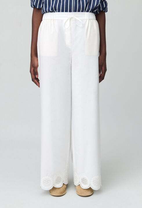 Weite, leichte Hose mit Stickerei