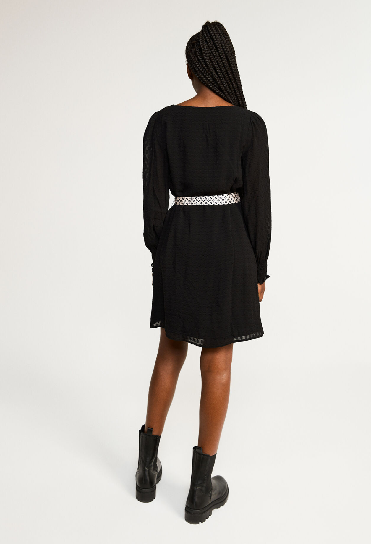 Kurzes schwarzes Kleid
