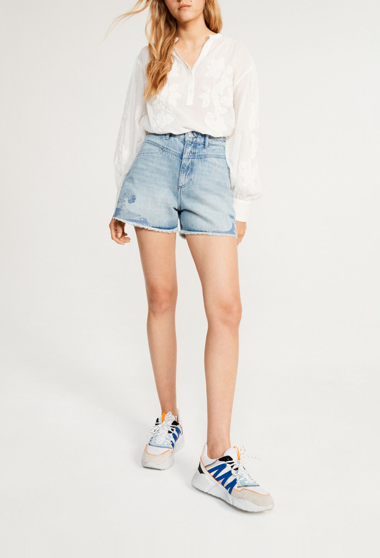 Kurze Shorts aus verwaschenem Denim
