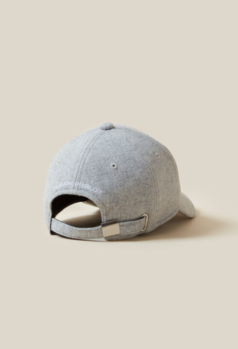 Kappe mit Monogrammstickerei CP