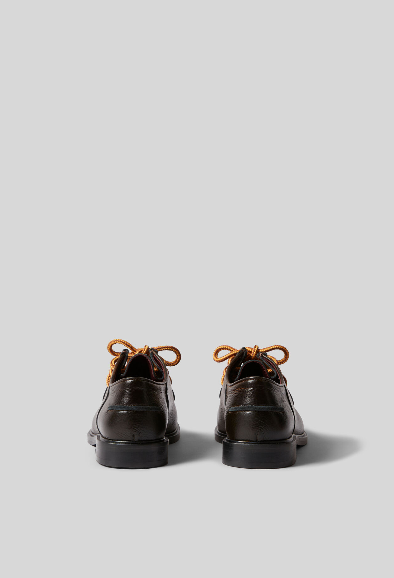 Derby-Schuhe aus genarbtem Leder
