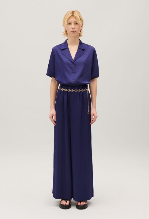 Fließende, kurzärmelige Hemdbluse