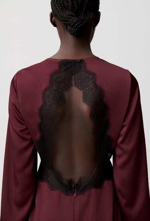 Kurzes fließendes Kleid aus Satin