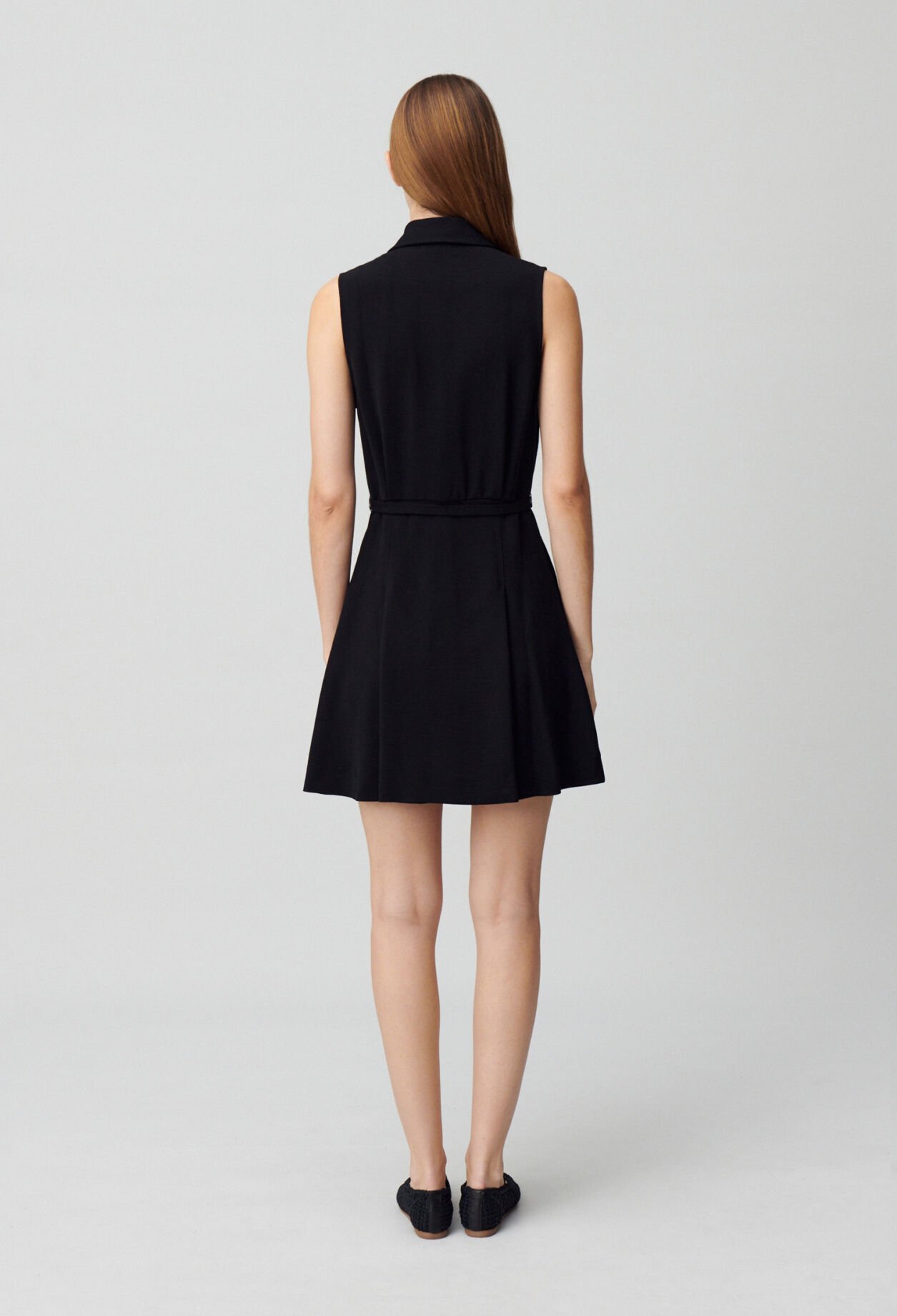 Ärmelloses kurzes Kleid