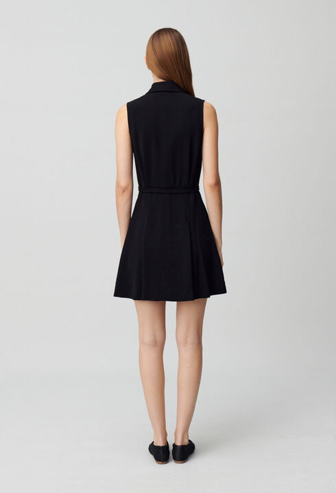 Ärmelloses kurzes Kleid