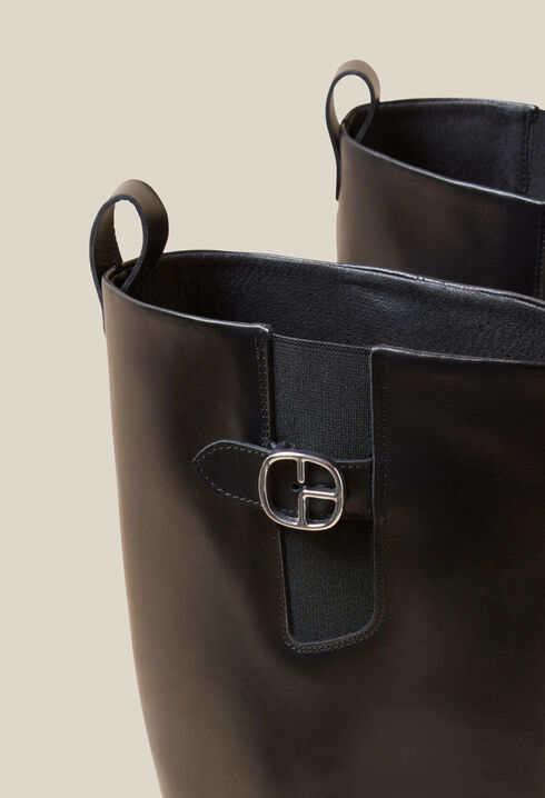 Hohe Lederstiefel