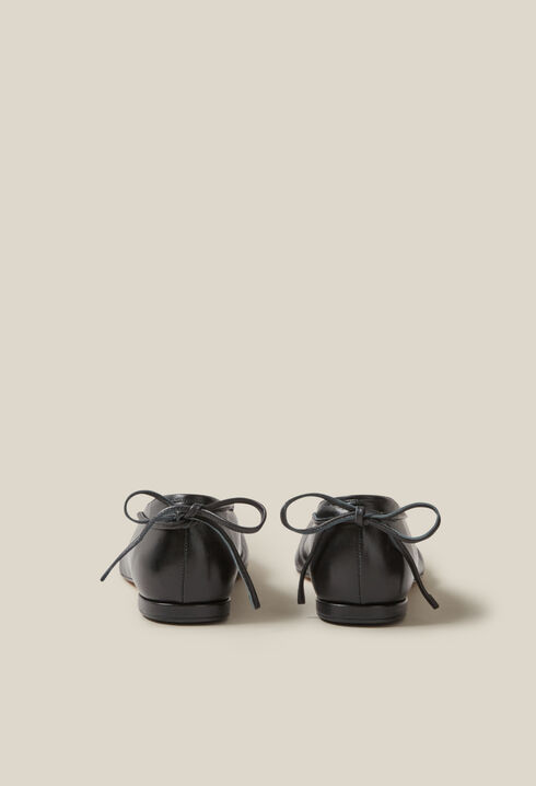 Schwarze Leder-Ballerinas