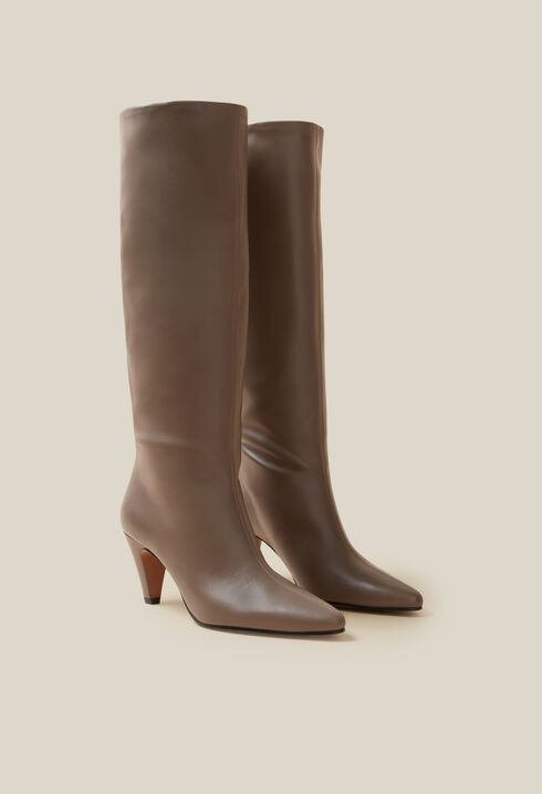 Glattlederschuhe mit Absätzen