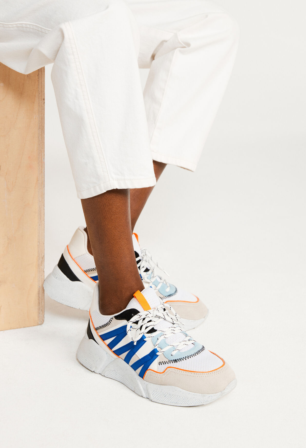 Grafische Sneakers  Öko-Leder