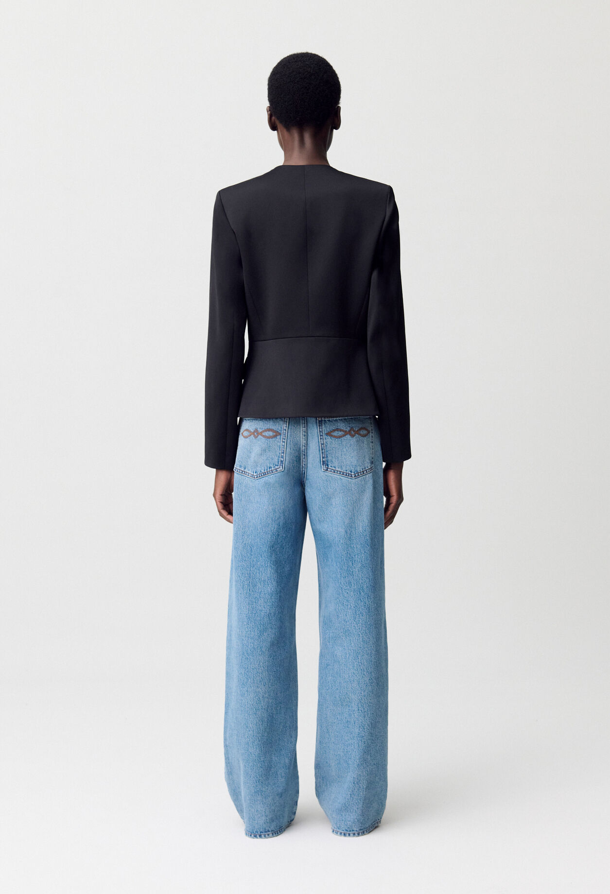 Taillierte, satinierte Jacke