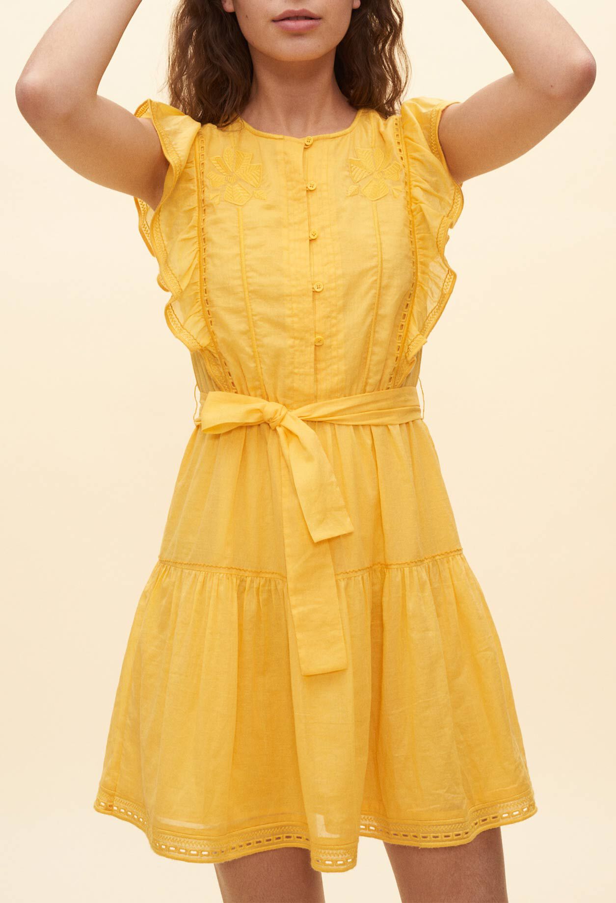 Gelbes Rüschenkleid