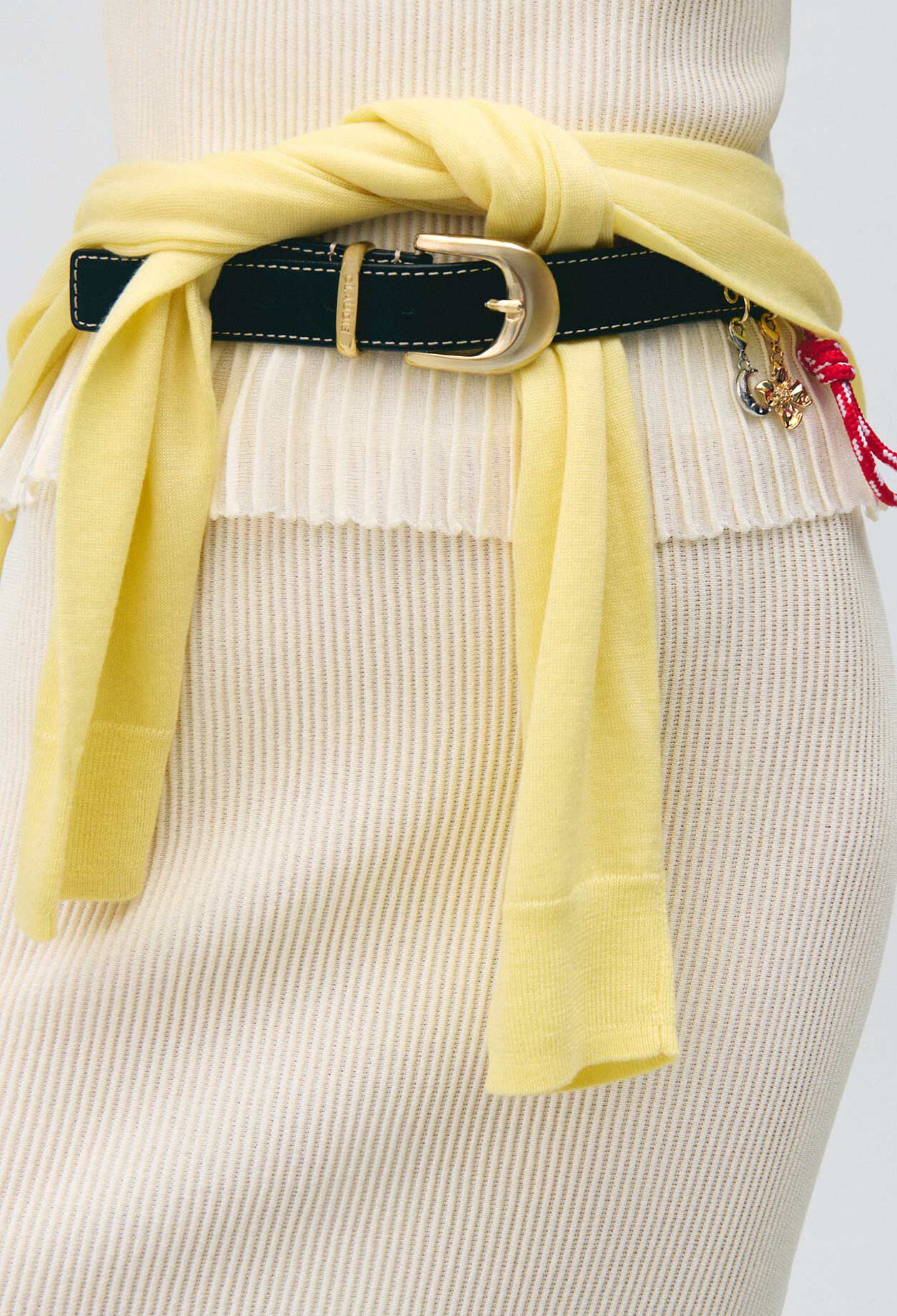 Lederg&uuml;rtel mit &Ouml;sen und Charms