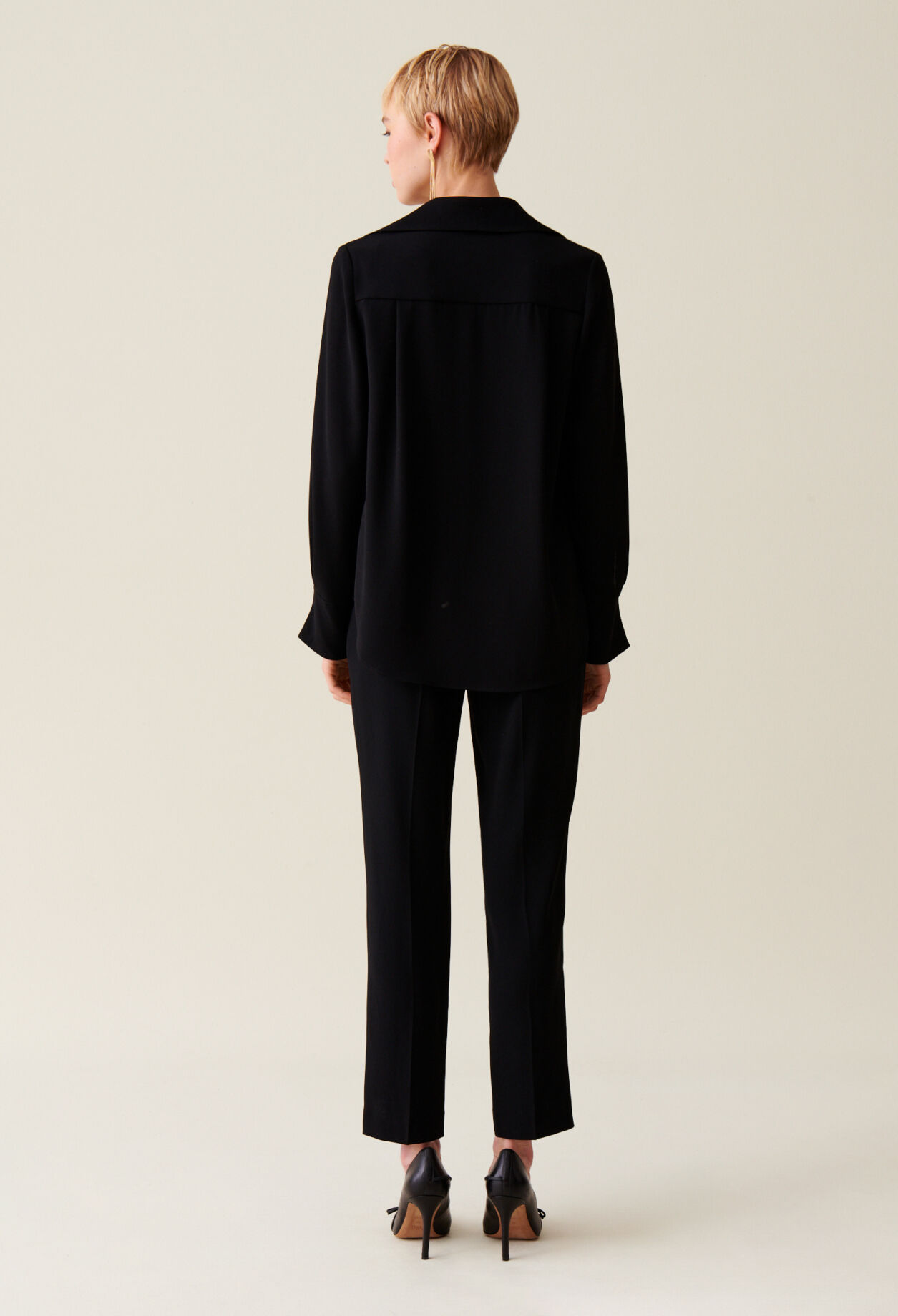 Fließende schwarze Bluse 