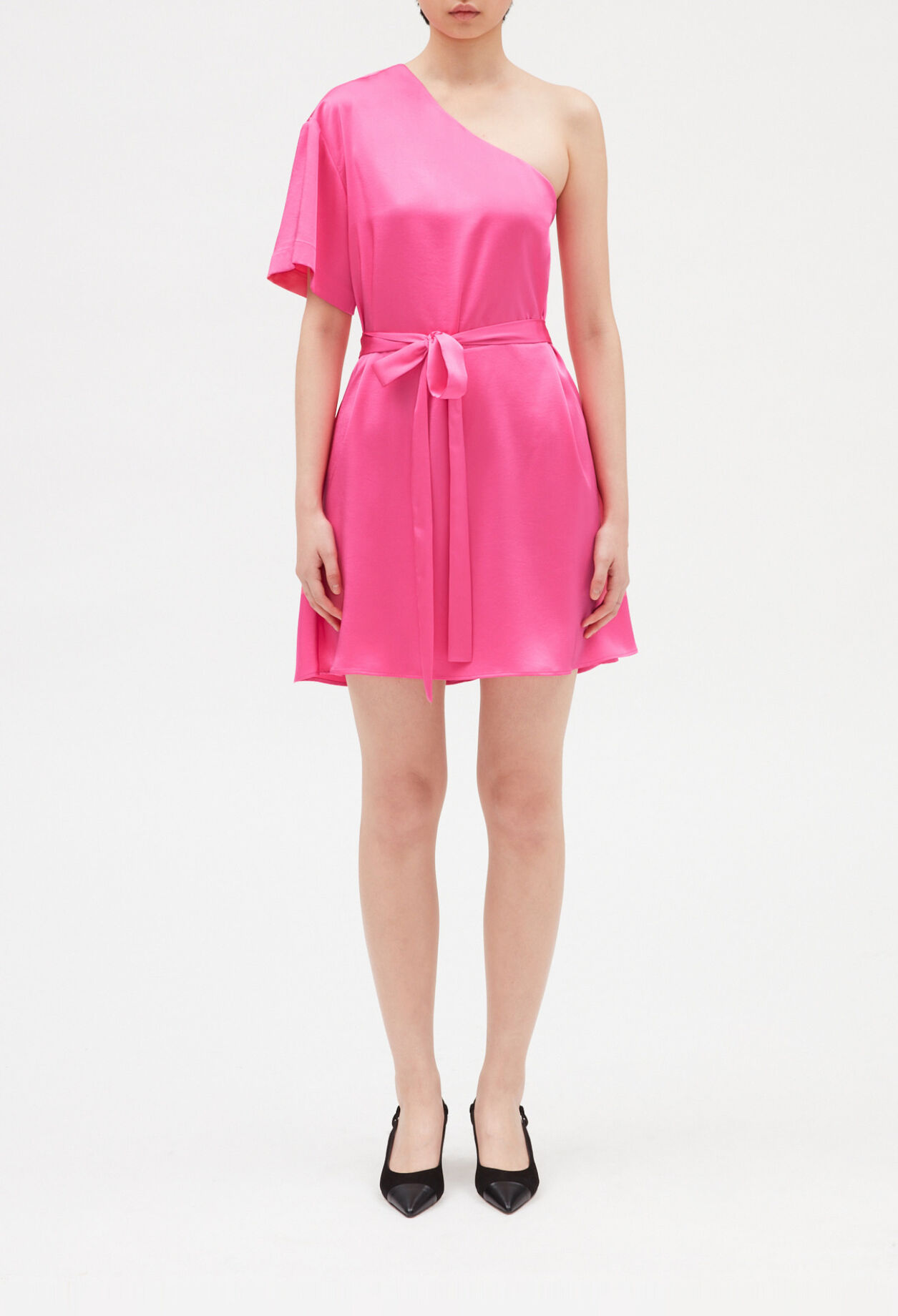 Kurzes asymmetrisches Kleid, rosa