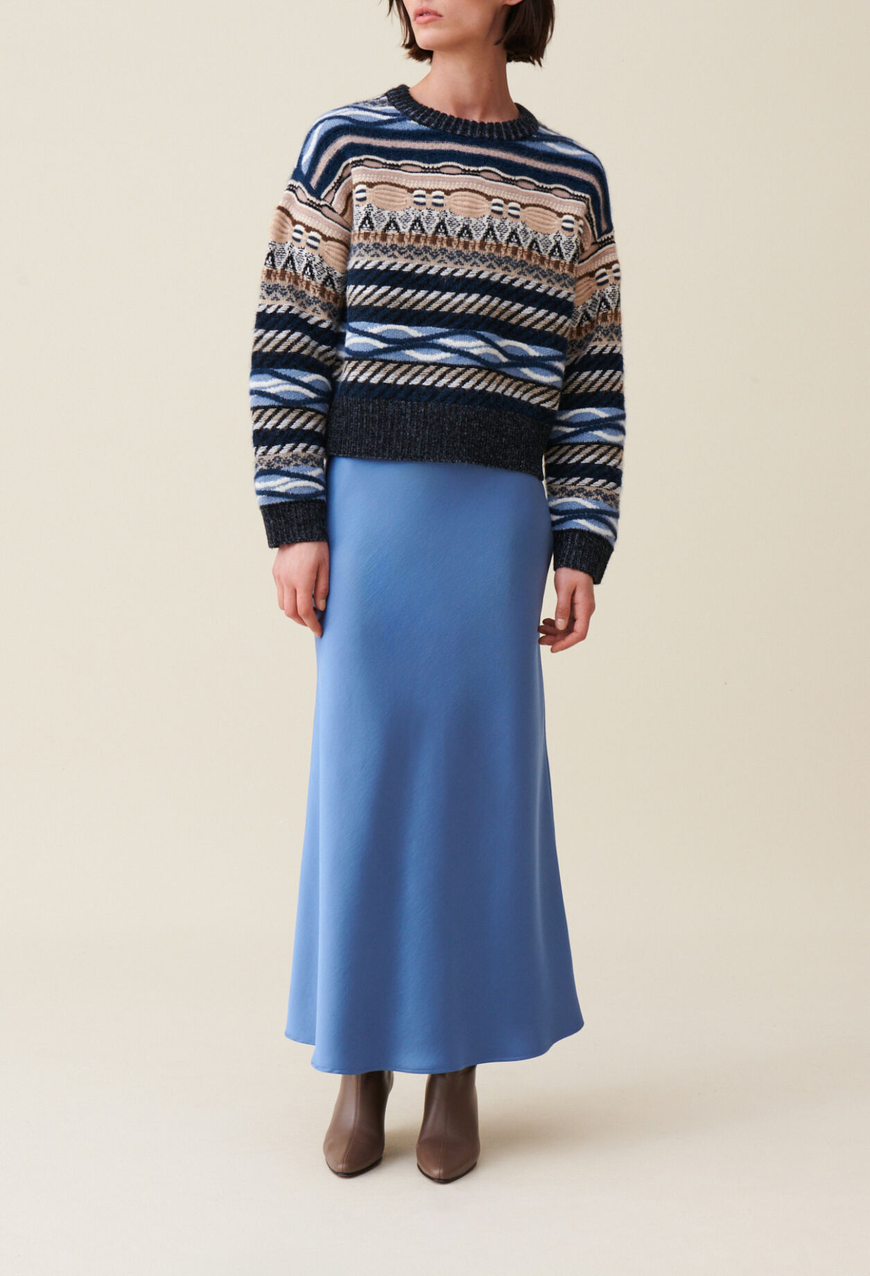 Kurzer Pullover mit Streifenmuster