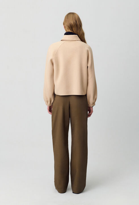 Kurze Jacke mit Hemdkragen