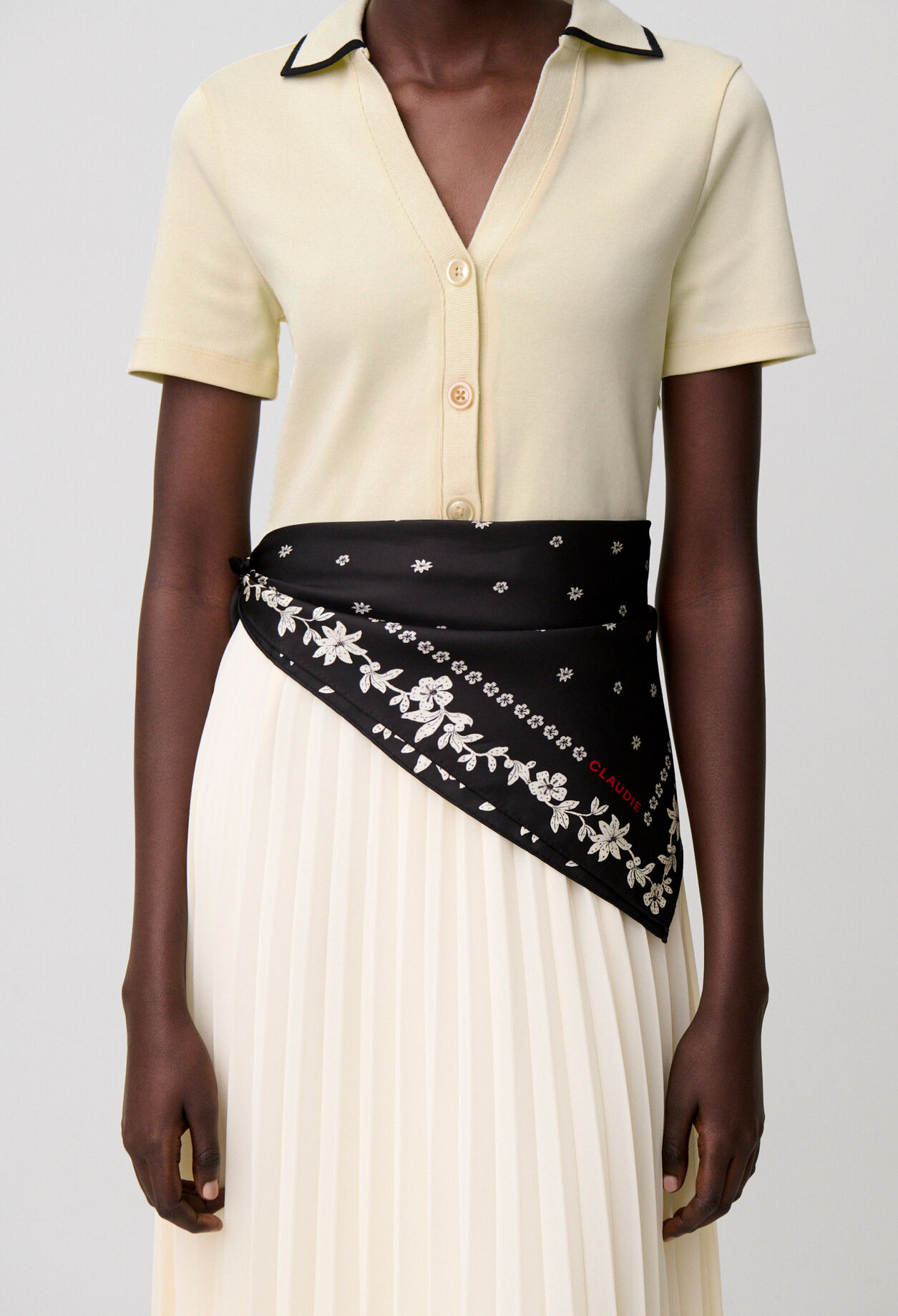 Rotes Vierecktuch