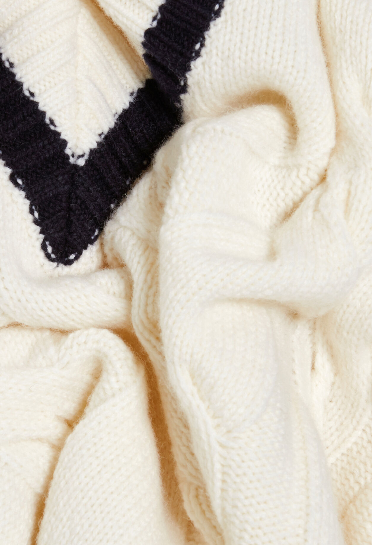 Strickpullover mit Zopfmuster in Beige