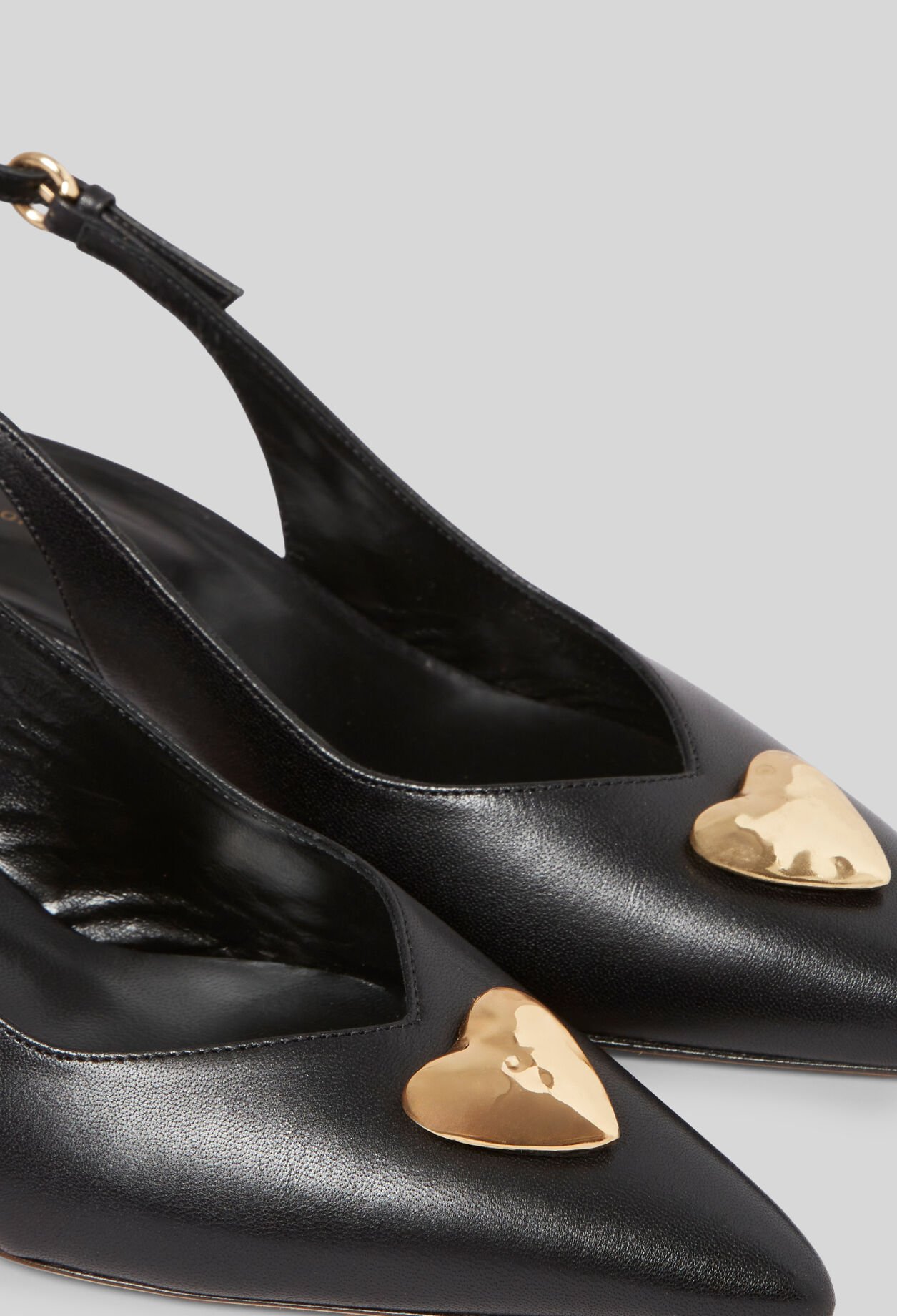 Pumps mit goldenem Herz