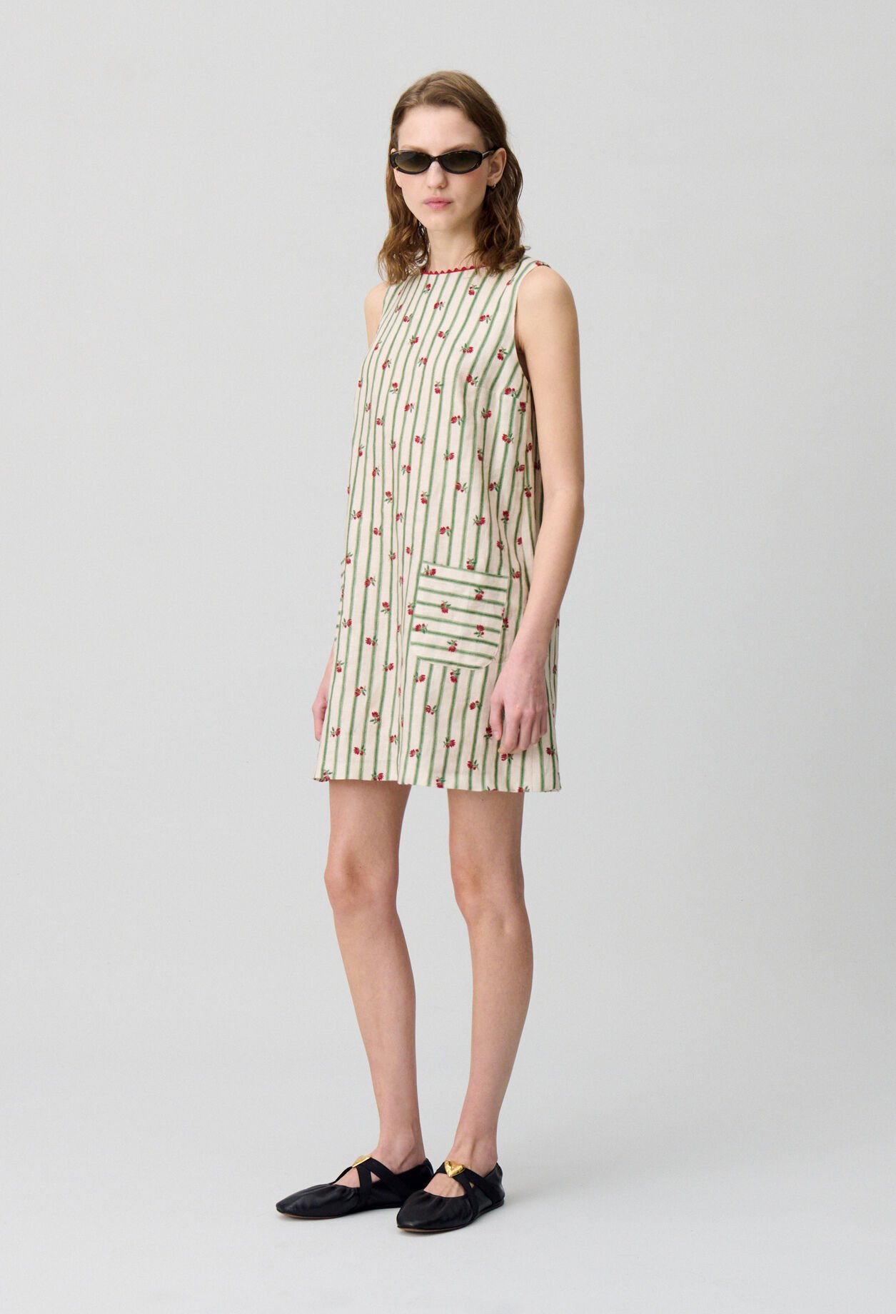 Ärmelloses kurzes Kleid