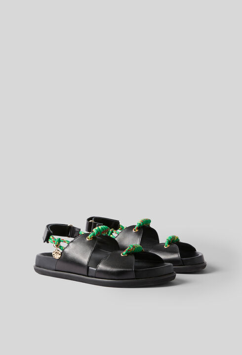 Sandalen mit gedrehten Riemen