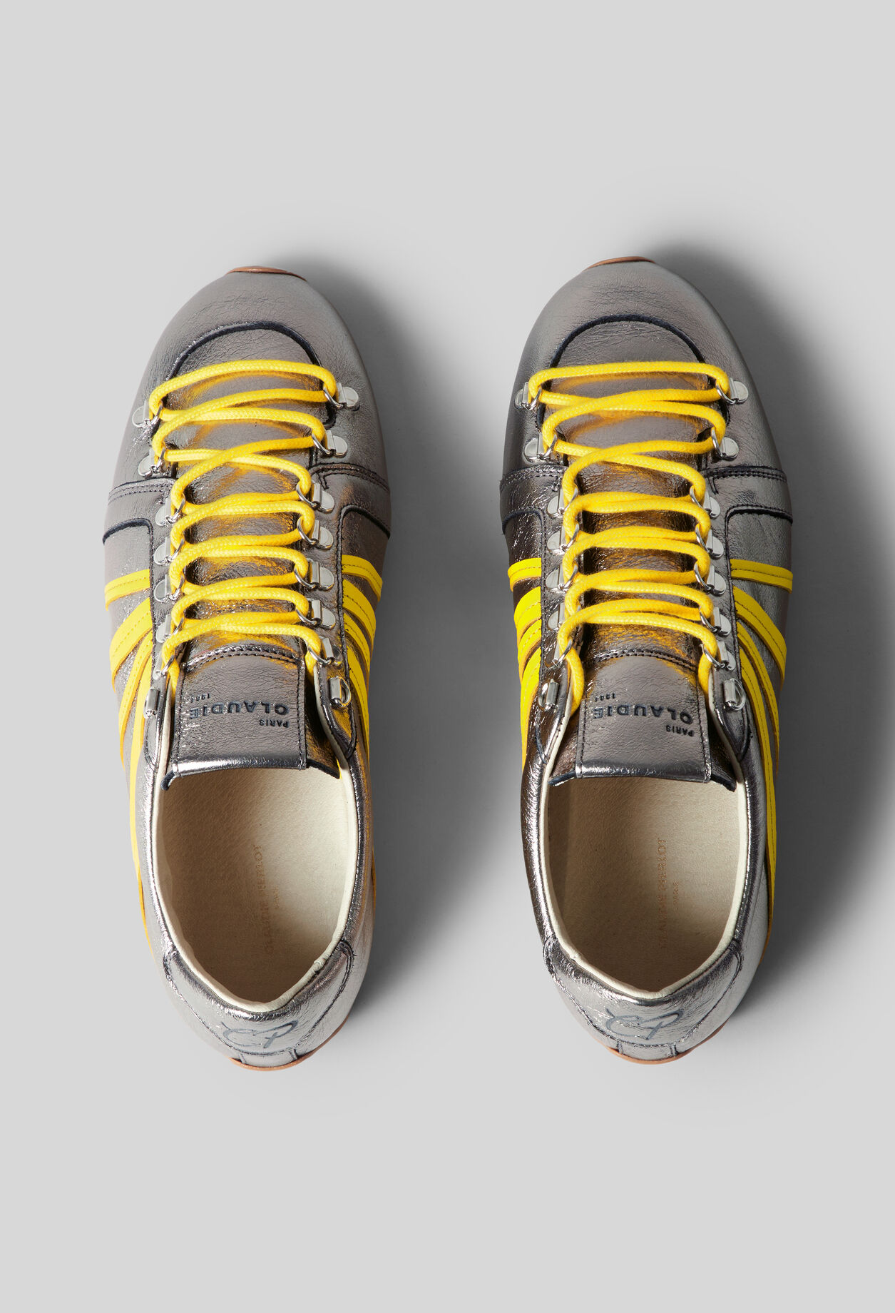 Silberne Sneaker