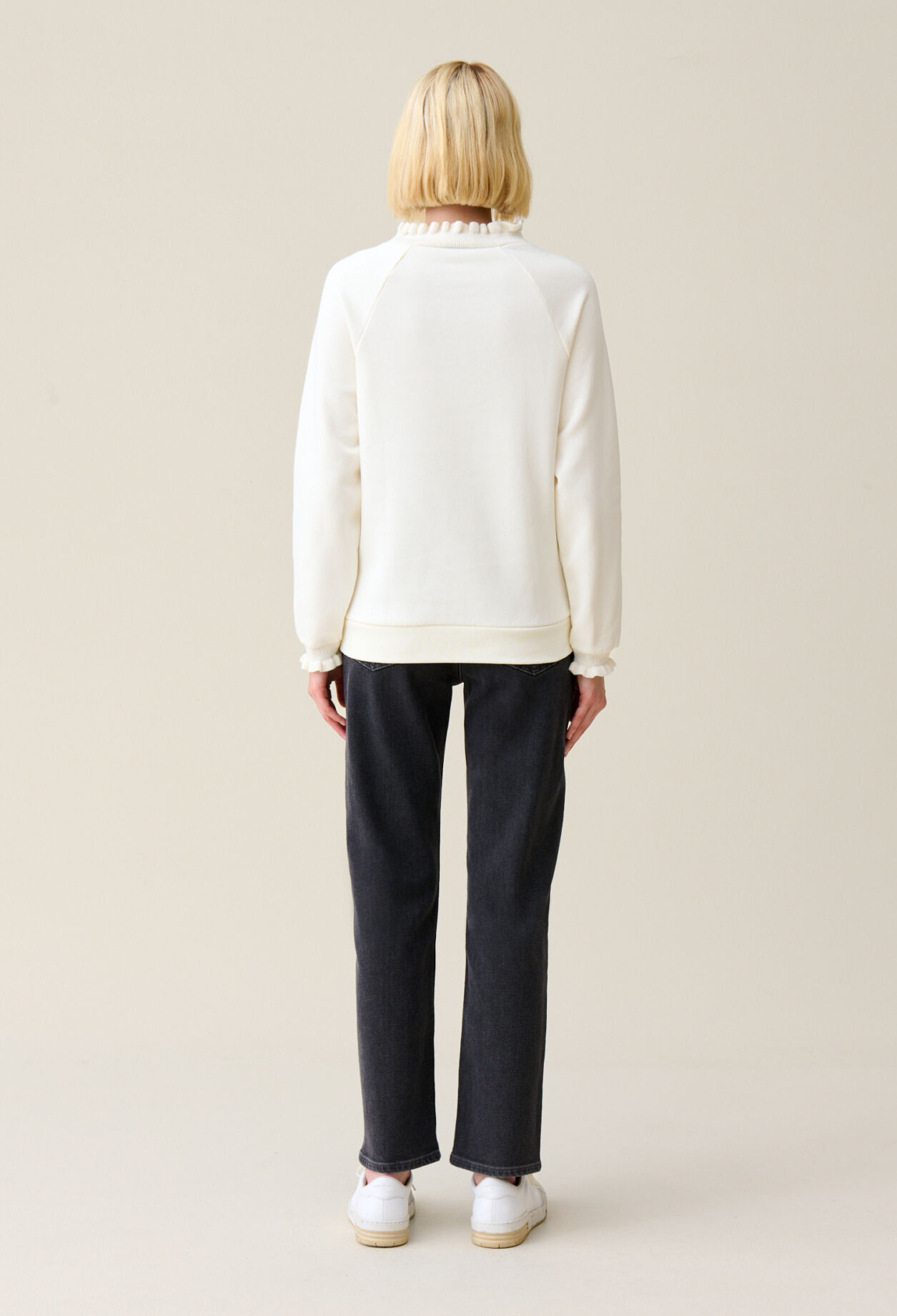 Weißer Pullover