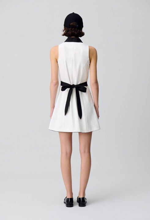 Ärmelloses kurzes Kleid